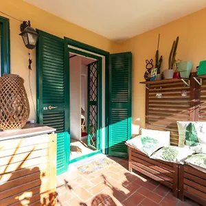  Appartement Colored House Until 7 People Above Sqplebiscito Italie